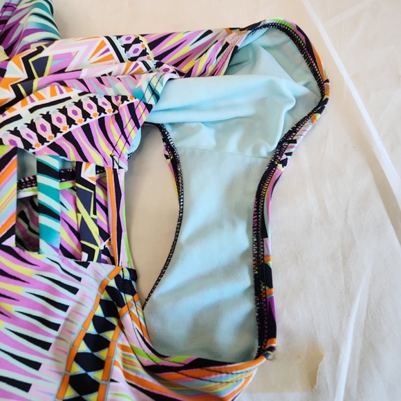 SOLD!!!!bar III Womens 1 Piece Colorful Geometric Swimsuit XL NWOT Resort. Beach - Picture 8 of 9